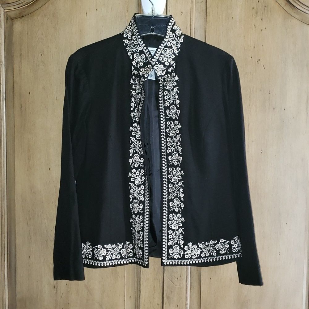 Jessica Howard Open Front Embroidered Blazer Size 6